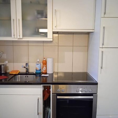 Studio Flat In The Heart Of Zug, Ideal For Solo Travellers Apartment ภายนอก รูปภาพ