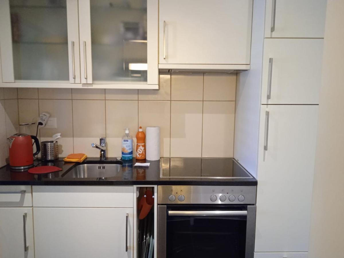 Studio Flat In The Heart Of Zug, Ideal For Solo Travellers Apartment ภายนอก รูปภาพ