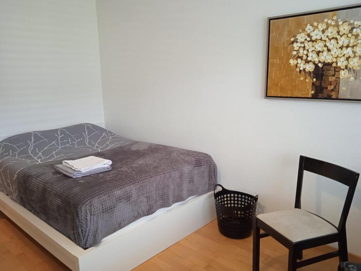 Studio Flat In The Heart Of Zug, Ideal For Solo Travellers Apartment ภายนอก รูปภาพ