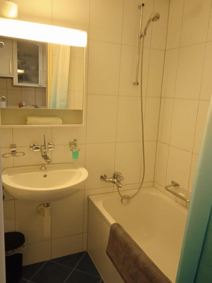 Studio Flat In The Heart Of Zug, Ideal For Solo Travellers Apartment ภายนอก รูปภาพ